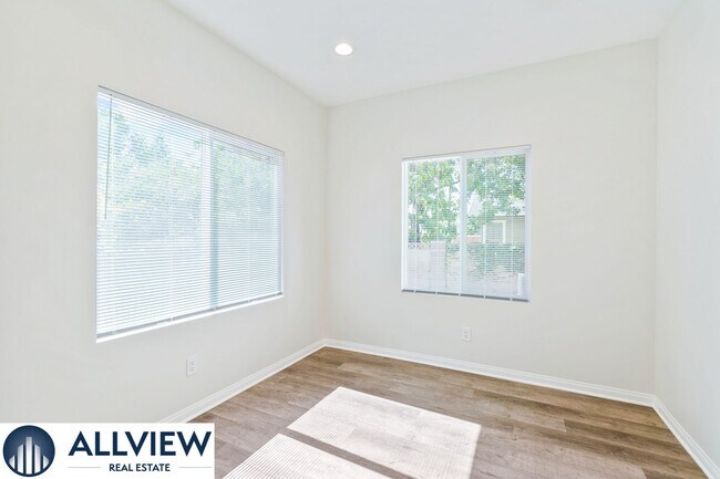 Building Photo - 629 S Lemon St