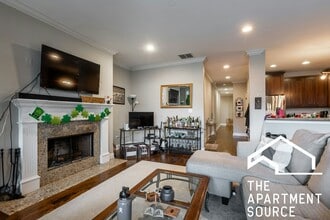 Building Photo - 1136 W Diversey Pkwy