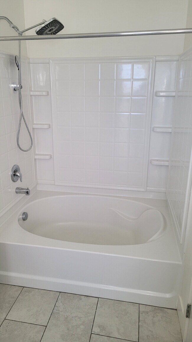 Building Photo - 3 bed 2.5 bath home for Rent. Pet Friendly!