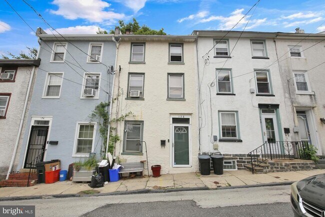 Building Photo - 138 Conarroe St