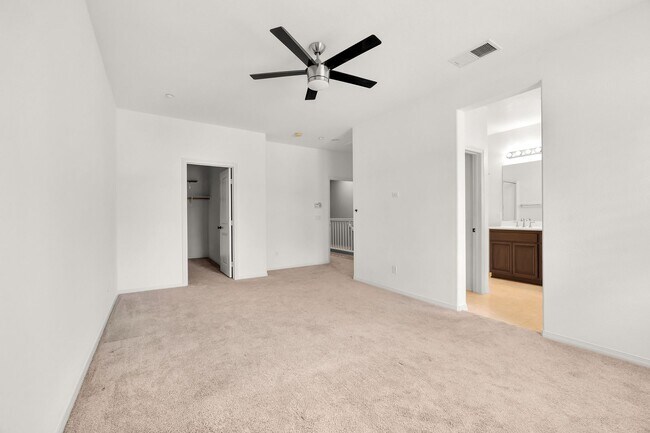 Building Photo - 2221 Capistrano Way