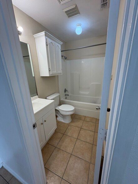 Building Photo - 900 S Palm Dr