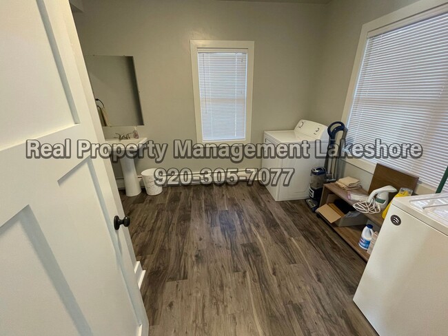 Building Photo - Fully Furnished House - Six or Twelve Mont...