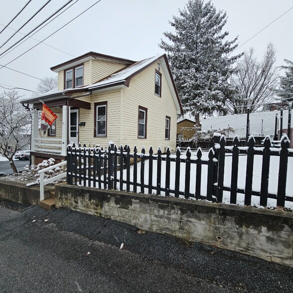 Building Photo - 8 Broad St