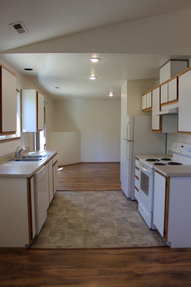 Building Photo - 4 br, 2.5 ba home in Scappoose neighborhood