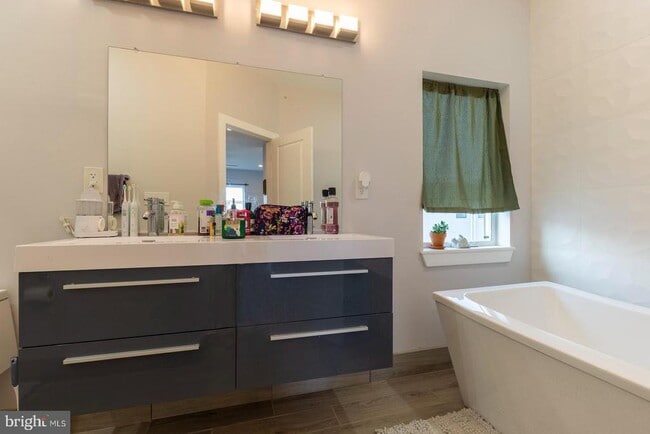 Building Photo - 1850 Frankford Ave