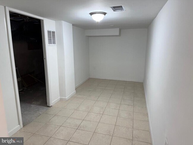 Building Photo - 9300 Sanger St