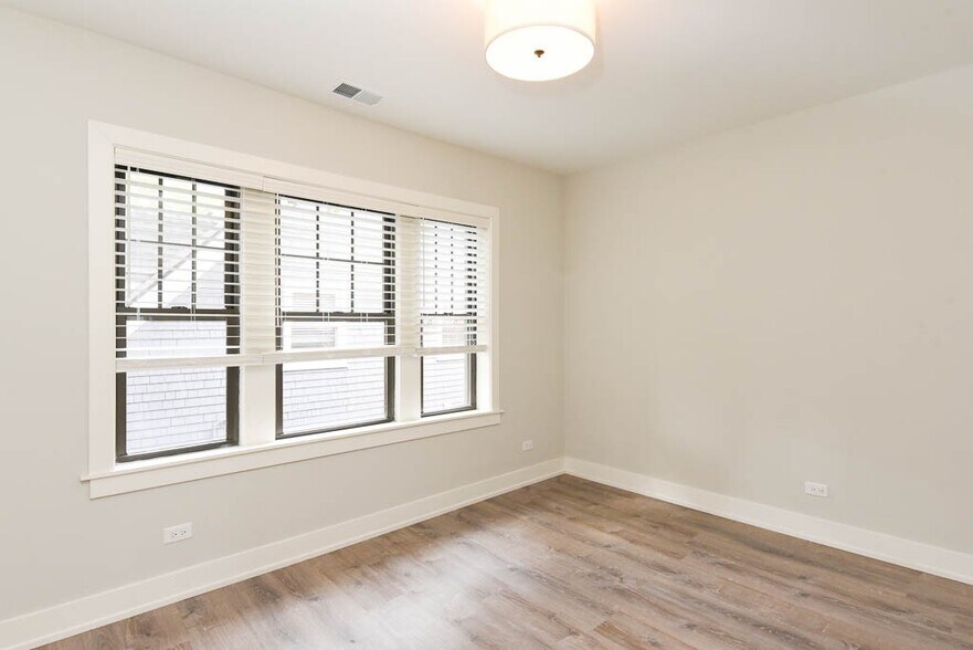 Building Photo - 1150 Maple Ave