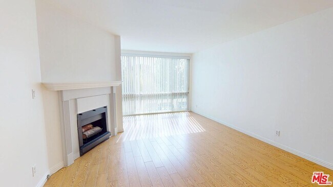 Building Photo - 12830 Burbank Blvd