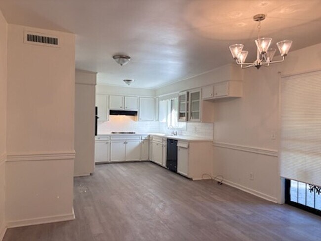 Building Photo - 5408 Keele St