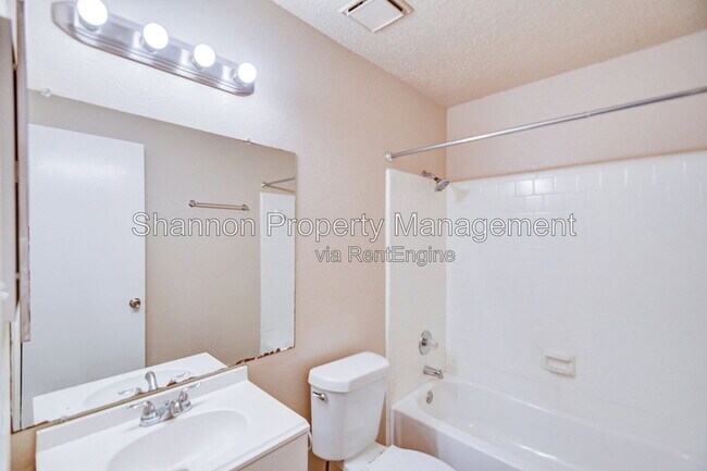 Building Photo - 13106 Townwood Dr