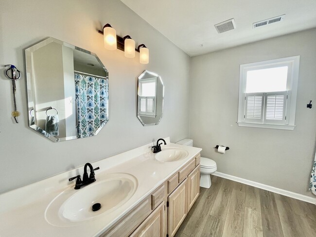 Building Photo - Ready 07-07-25!! Fantastic 4-Bedroom Home ...
