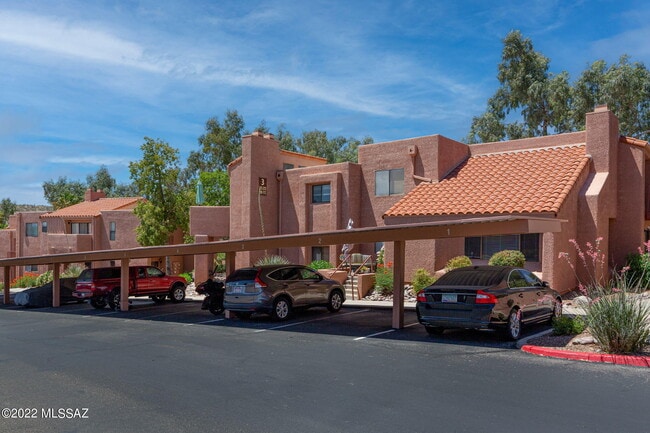 Building Photo - 5051 N Sabino Canyon Rd