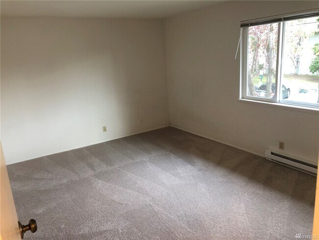 Building Photo - 17109 NE 45th St