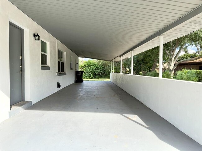 Building Photo - 1227 Bloxam Ave
