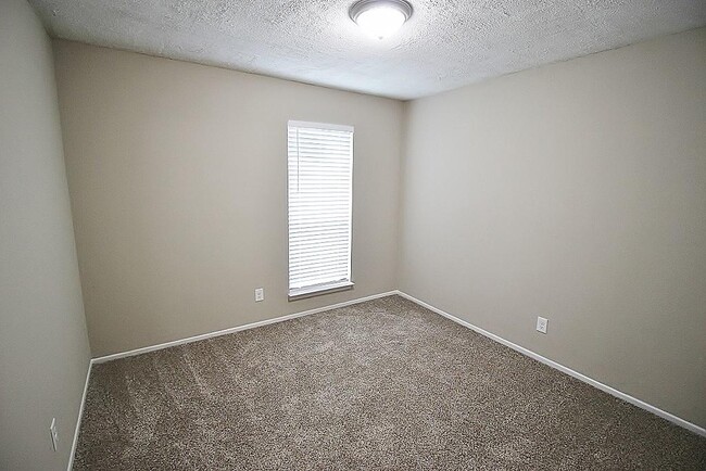 Building Photo - 2812 Lemmontree Ln
