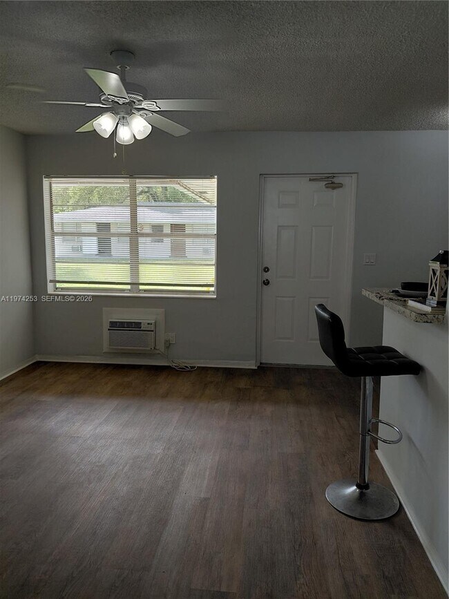 Building Photo - 1431 SW 24th Ct