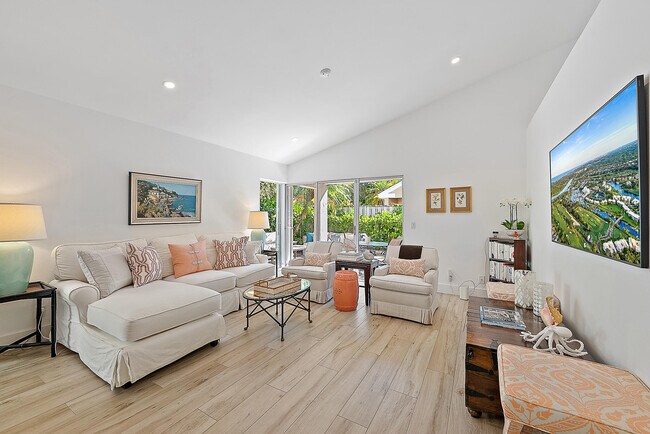 Building Photo - 15 Commodore Pl