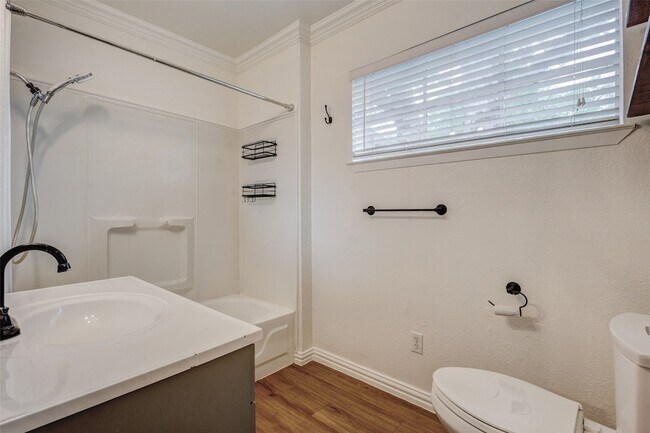 Building Photo - 3263 Bilglade Rd