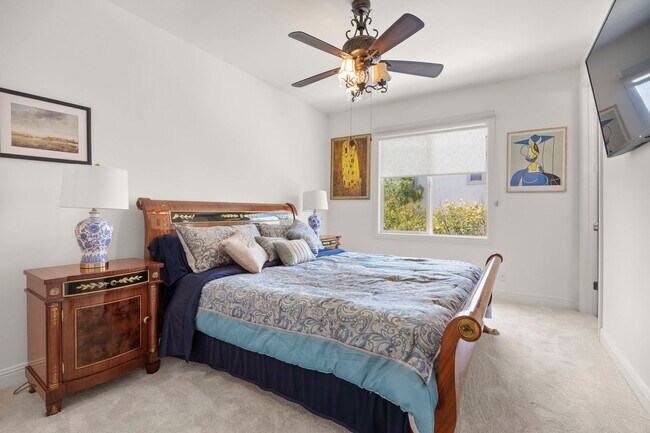 Building Photo - Exquisite Luxury Living in the Moorpark Co...