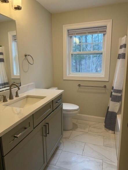 Building Photo - 1418 Main St