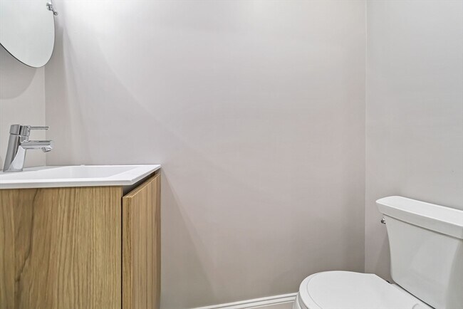 Building Photo - 192 Main St