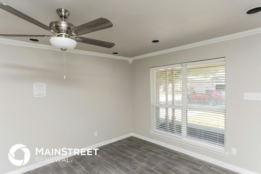 Building Photo - 717 Ponderosa Dr