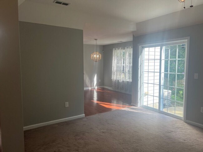 Building Photo - 8 Grosbeak Ln