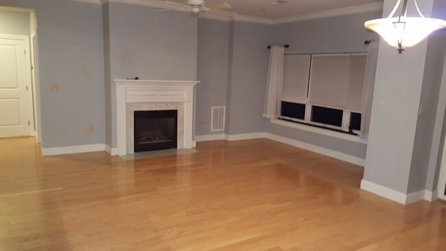Primary Photo - 527 Pawtucket St