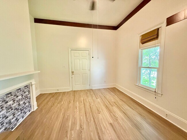 Building Photo - Garner Road [2 UNITS]