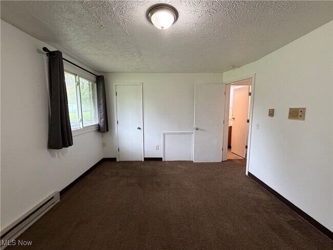 Building Photo - 4107 Orchard Dale Dr NW