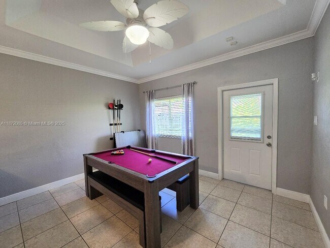 Building Photo - 208 SW 15th Pl