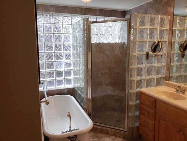 Building Photo - *Move in Savings* This exclusive offer won...