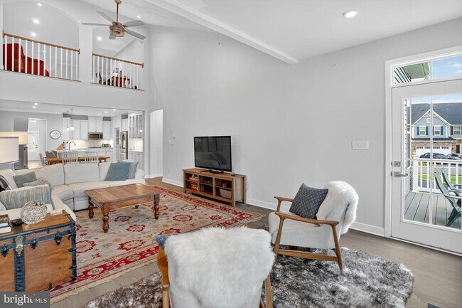 Building Photo - 701 Cascade Way