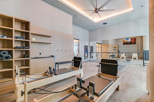 Building Photo - 610 Davis St