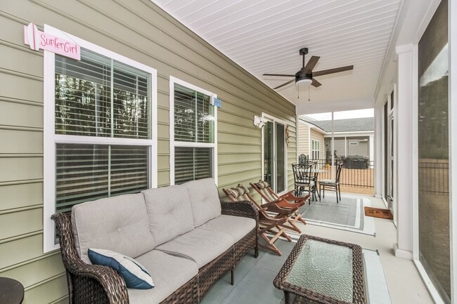 Building Photo - Lovely Furnished Home - $200 Off 1st Month Rent (Upon Approval)