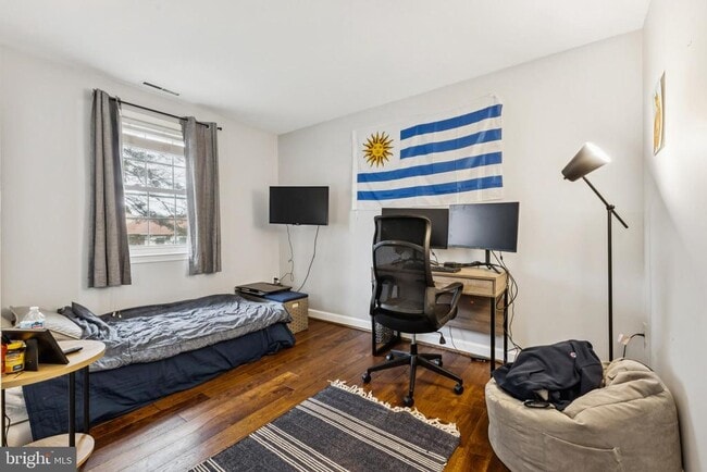 Building Photo - 215 Commons Dr NW