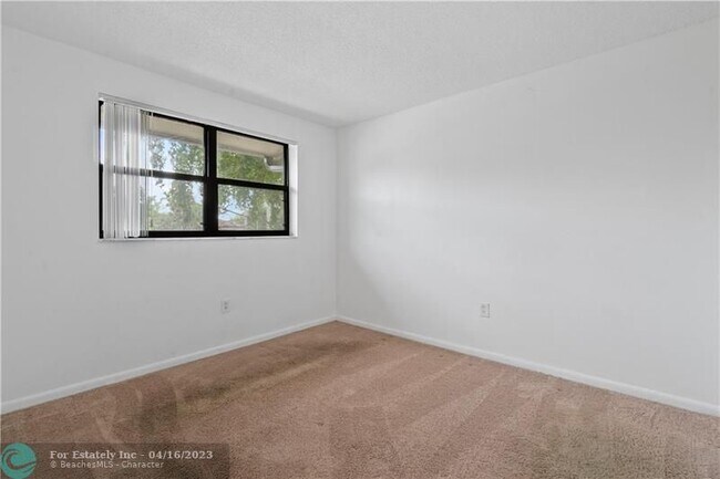 Building Photo - 9995 Nob Hill Ln