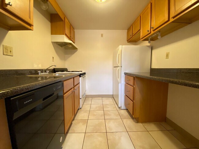 Interior Photo - Four Seasons Apartments