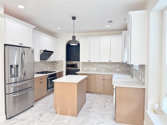 Building Photo - 8339 Davis Dr