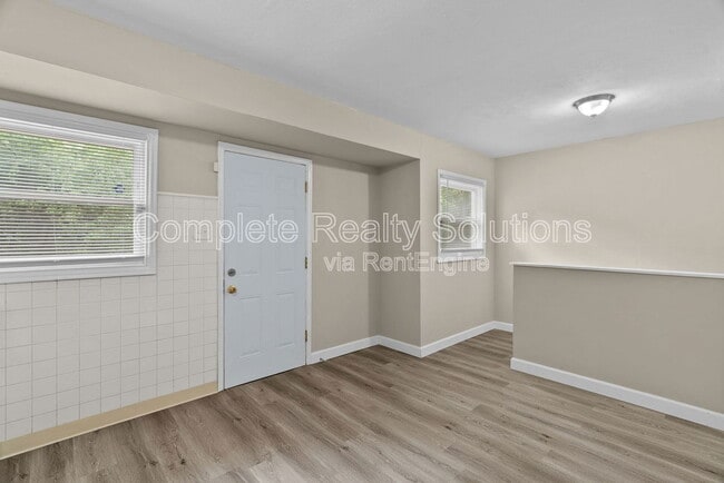 Building Photo - 270 Estridge Rd