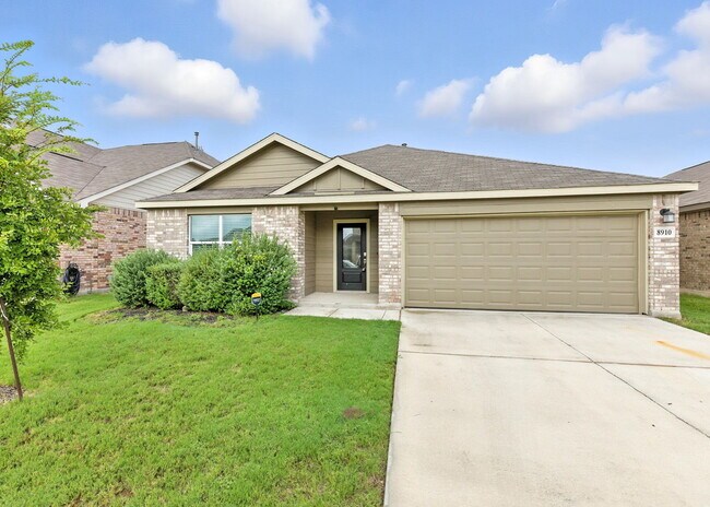 Primary Photo - Beautiful 4 Bed, 3 Bath Home - Spacious & ...