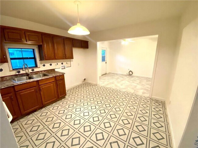 Building Photo - 6211 Club Terrace