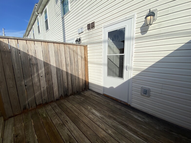 Building Photo - 218 Pinnacle Ct