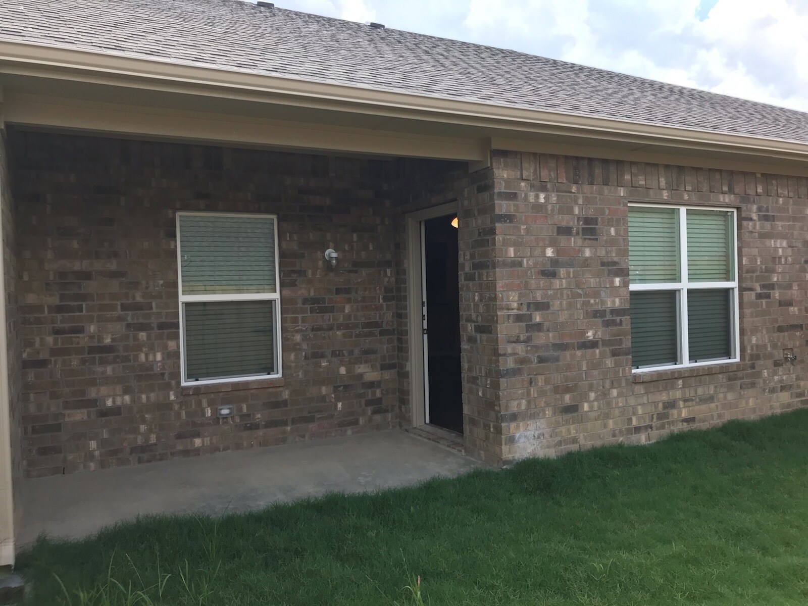 Building Photo - 615 Pecan Ct