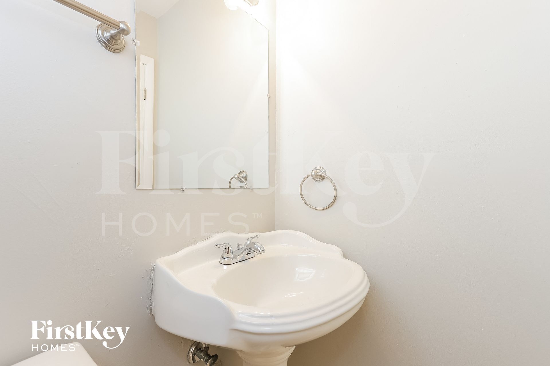 Building Photo - 504 E 163rd St