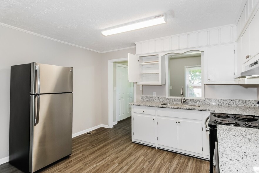 Building Photo - 2210 Tudor Dr