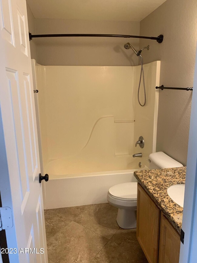 Building Photo - 494 W Cotton Ln