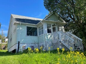 Building Photo - Incredible Lake Views-Spacious 6 Bedroom Home