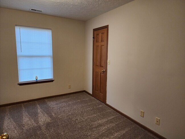 Building Photo - 3-Bedroom, 2-Bathroom Home with 2-Car Atta...